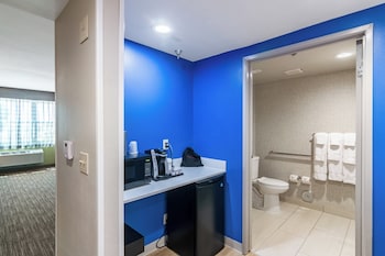 Standard Room, 2 Queen Beds, Accessible (Communications, Mobility, Access Tub)
