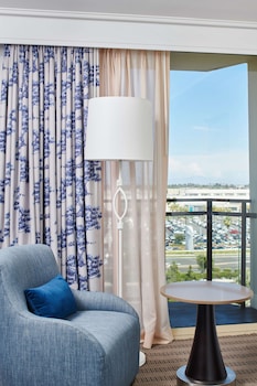 Room, 1 King Bed, Non Smoking, Balcony
