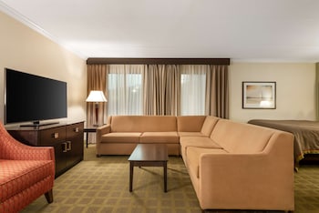 Family Suite, 2 Queen Beds, Non Smoking, Kitchenette (with Sofabed)