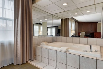 Suite, 1 King Bed, Non Smoking, Jetted Tub (with Sofabed)