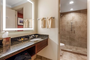 Suite, 1 King Bed, Non Smoking, Jetted Tub (with Sofabed)