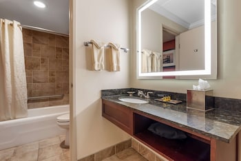 Standard Room, 2 Queen Beds, Refrigerator & Microwave, Poolside