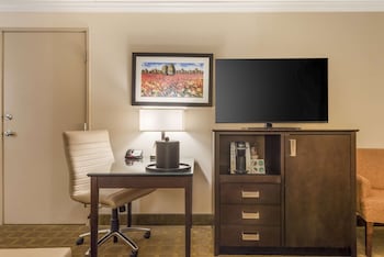 Standard Room, 2 Queen Beds, Refrigerator & Microwave, Poolside