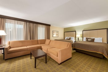 Family Suite, 2 Queen Beds, Non Smoking, Kitchenette (with Sofabed)