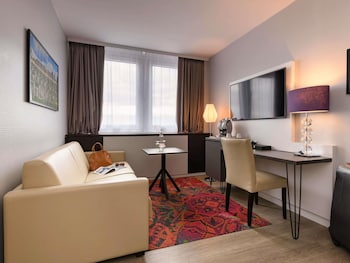 Junior Suite, 1 Double Bed (private bathroom with shower and tub)