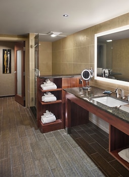 Suite, Multiple Beds