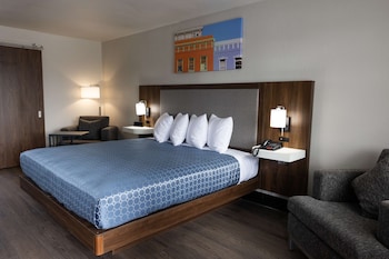 Suite, 1 King Bed, Non Smoking (Larger Room)