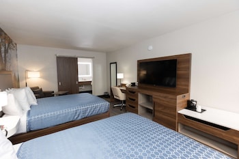 Suite, 2 Queen Beds, Non Smoking (Larger Room)