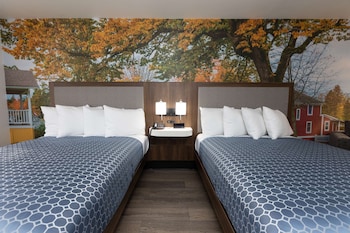 Suite, 2 Queen Beds, Non Smoking (Larger Room)