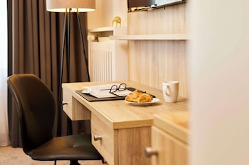 Comfort Room, 1 Double Bed (Converts to 2 Twin Beds)