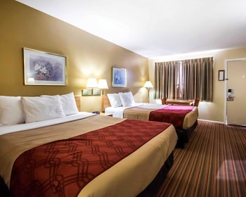 Room, 2 Queen Beds, Smoking