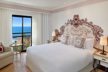 Suite, 1 Queen Bed, Ocean View (Balcony)