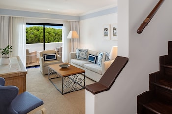Suite, 2 Twin Beds, Resort View (Balcony)