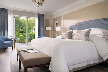 Lodge Bedroom ( 2 minute walk from main hotel building)
