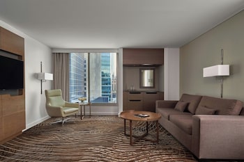 Suite, 1 Bedroom, City View (Large One Bedroom Corner Suite)