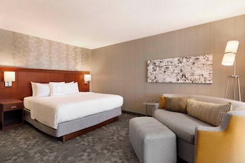 Room, 1 King Bed, Hearing Accessible (Accessible Bathtub)
