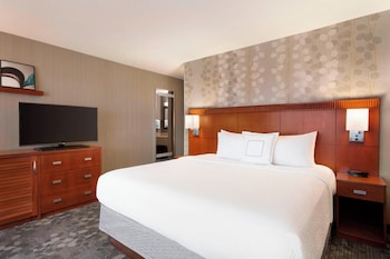 Room, 1 King Bed, Hearing Accessible (Accessible Bathtub)