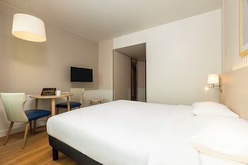 Studio, 1 Double or 2 Twin Beds
