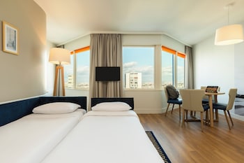 Studio, 1 Double or 2 Twin Beds, Tower (Eiffel Tower View)