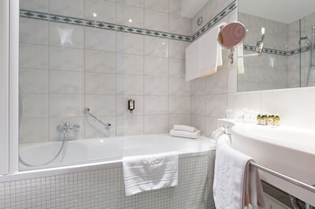 Classic Double or Twin Room (with extra bed)