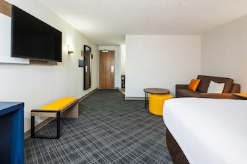 Room, 1 King Bed with Sofa bed, Non Smoking