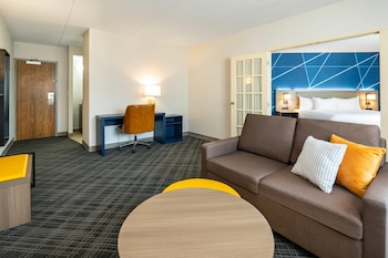 Suite, 1 King Bed with Sofa bed, Non Smoking