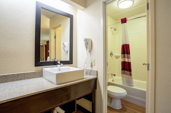 Premium Room, 1 King Bed (Upgraded Bedding & Snack, Smoke Free)