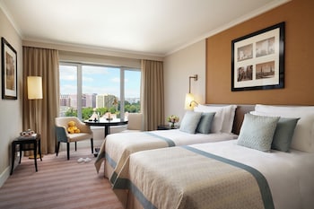 Family Room (Premium)