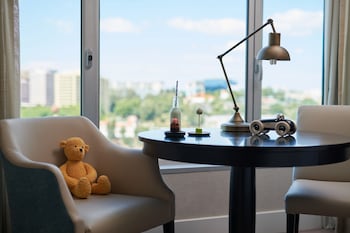 Family Room (Deluxe)
