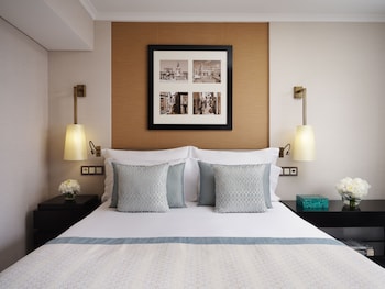 Superior Room (Queen)