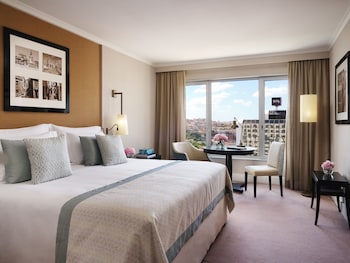 Deluxe Room (King)