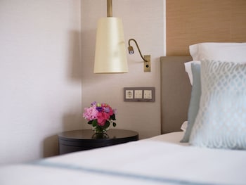 Deluxe Room (King)