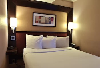 Standard Room, 1 Queen Bed