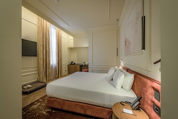 Deluxe Double Room (1)
