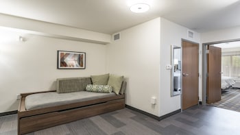 Suite, 1 Bedroom, Accessible, Mountain View (Communication)