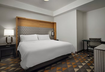 Suite, 1 Bedroom, Courtyard View