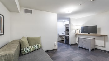 Room, 2 Queen Beds, Accessible (Roll-In Shower)