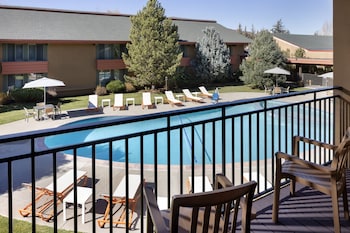 Room, 2 Queen Beds, Courtyard View (Pet Friendly)