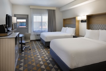 Room, 2 Queen Beds, Courtyard View (Outdoor Living Area)