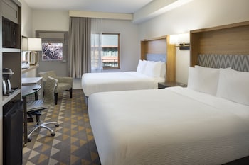 Room, 2 Queen Beds, Courtyard View (Outdoor Living Area)
