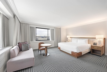 Executive Suite, 1 King Bed (Senate)