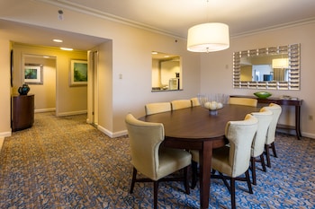 Executive Suite, 1 King Bed (Congressional)