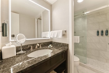 Room, 2 Double Beds, City View