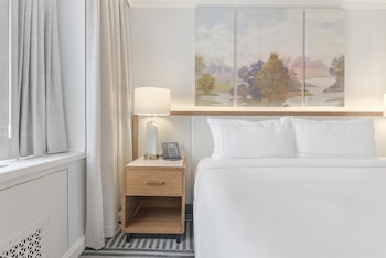 Deluxe Room, 1 King Bed, City View