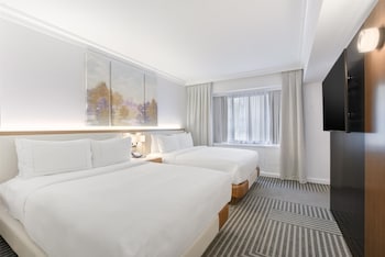 Junior Suite, 2 Queen Beds (Roll-in Shower)