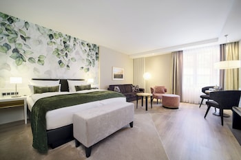 Junior Suite, 1 Double Bed, Balcony, Park View (Converts to 2 Twin Beds)