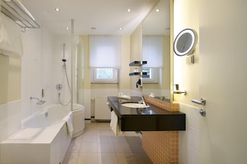 Deluxe Room, 1 Double Bed, Garden View, Annex Building (Converts to 2 Twin Beds)