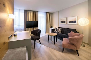 Junior Suite, 1 Double Bed, Balcony, Park View (Converts to 2 Twin Beds)
