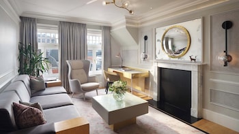 Suite (Sloane)