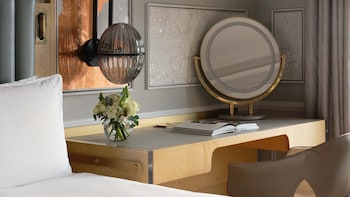 Suite (Sloane)